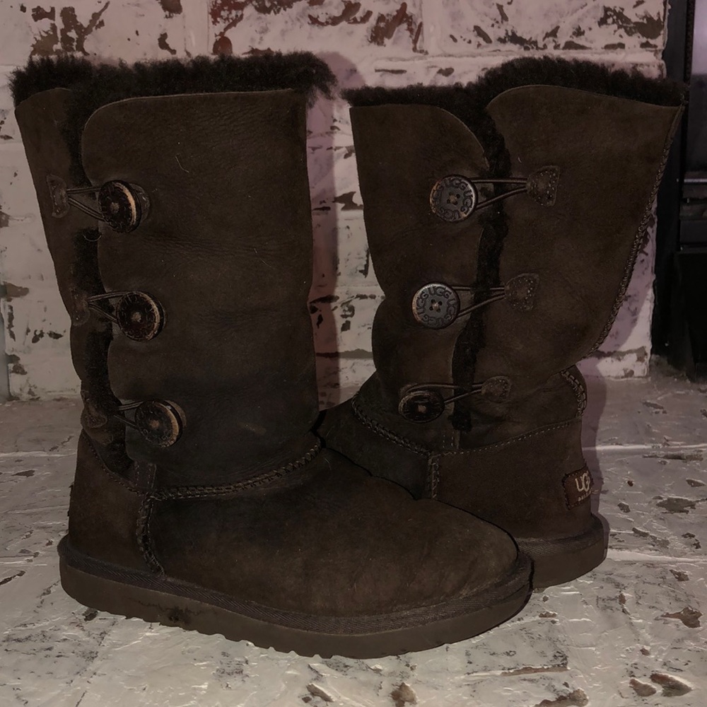 dark brown ugg boots w/ buttons, willing to negotiate price